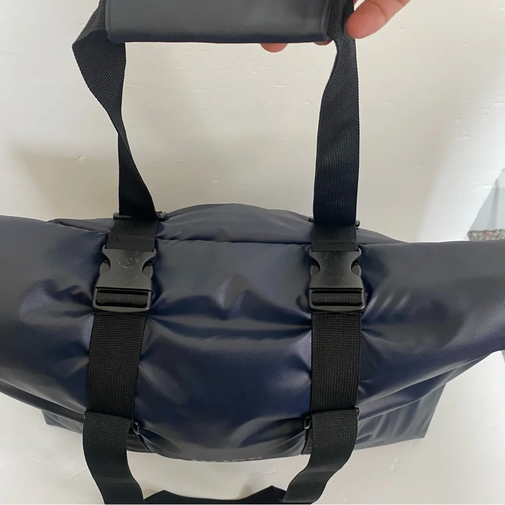 NWOT Hugo Boss Parfum Weekender Expandable Duffle Bag Navy Blue